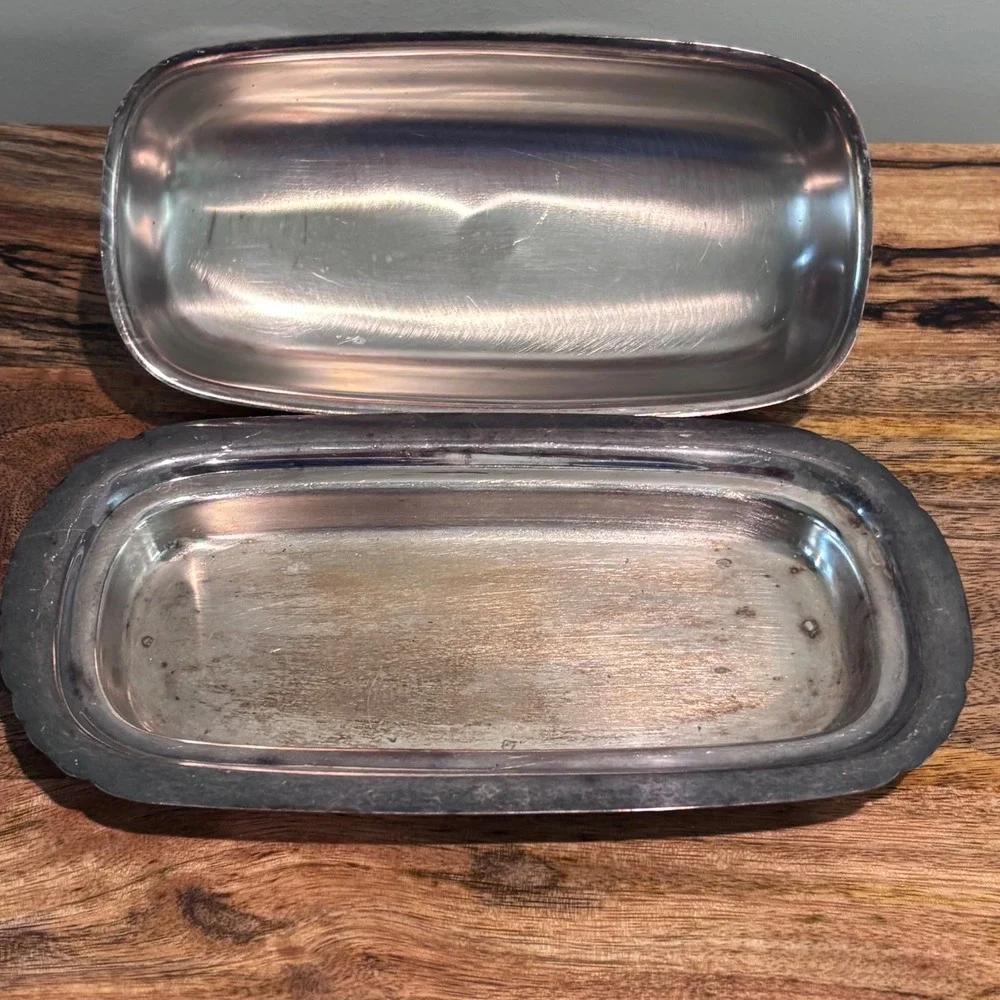 Silver Plated Vintage Scalloped Silver Butter Dish with Lid‎